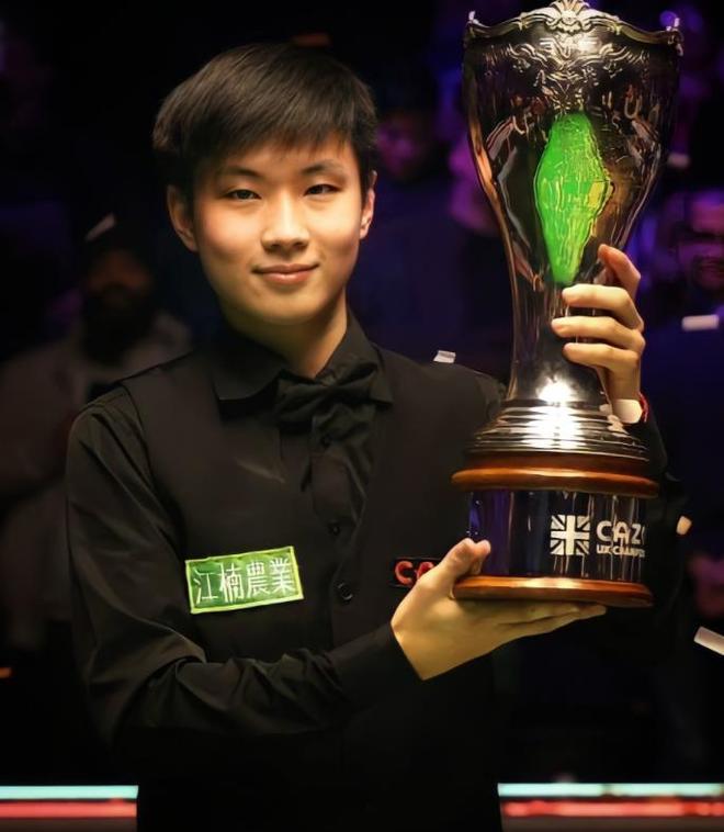 于他看似普 于他看似普